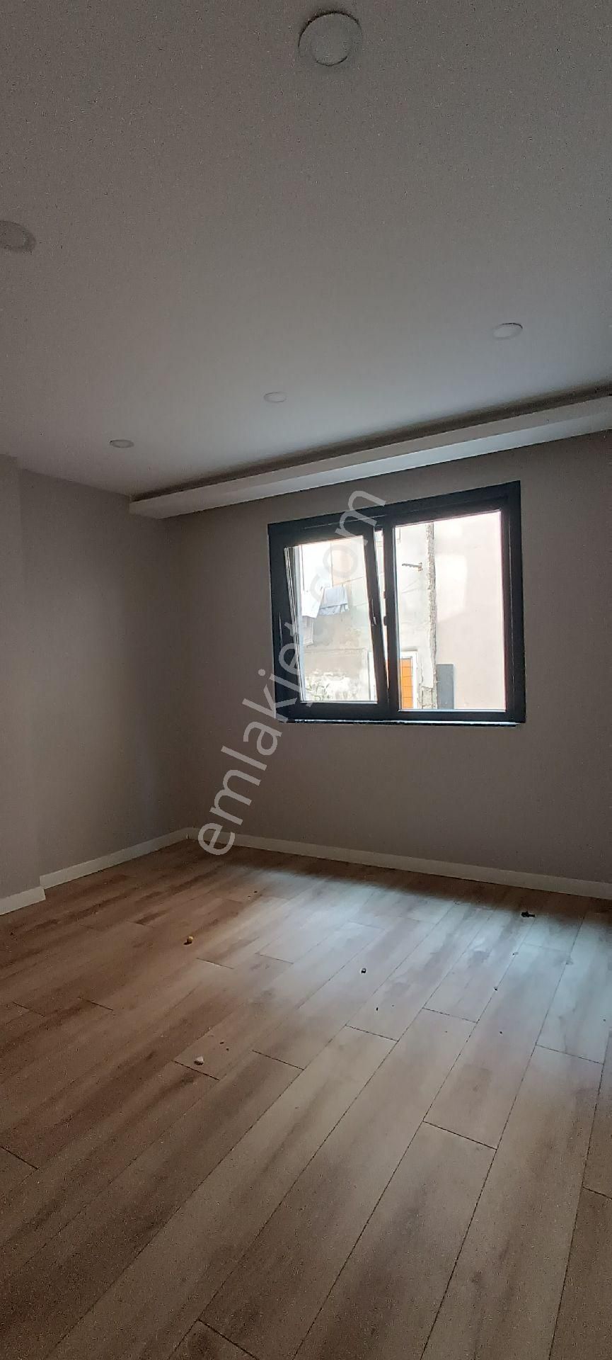 Şemsipaşa Cengiz Topele Yakın Kiralık 2+1 Yüksek Giriş