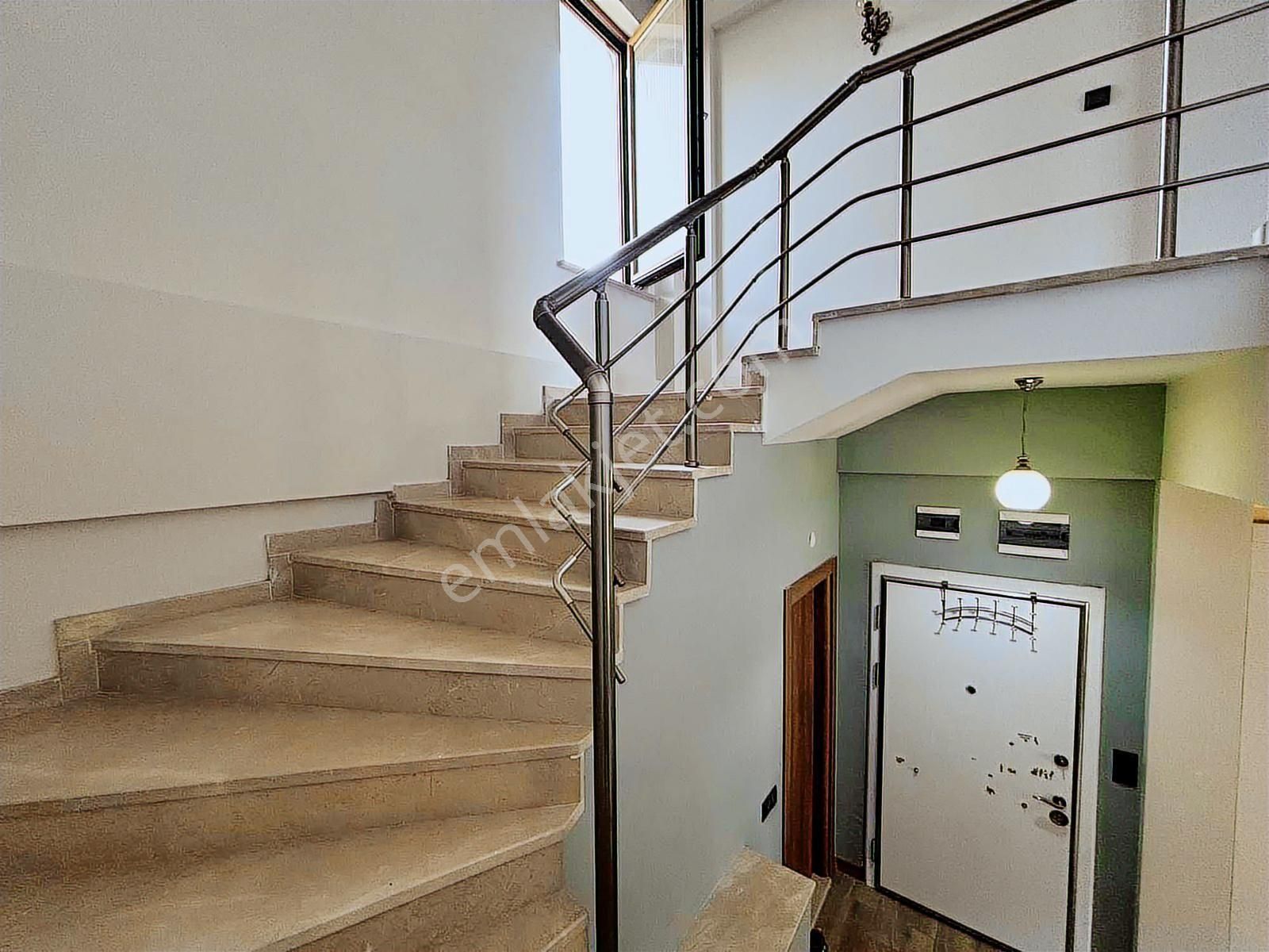 Altınoluk'ta Çok Uygun Fiyata Masrafsız Manzaralı Villa Fırsatı - Görsel 24