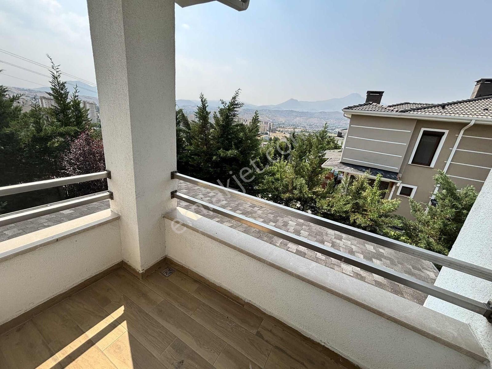 Altınoluk'ta Çok Uygun Fiyata Masrafsız Manzaralı Villa Fırsatı - Görsel 22