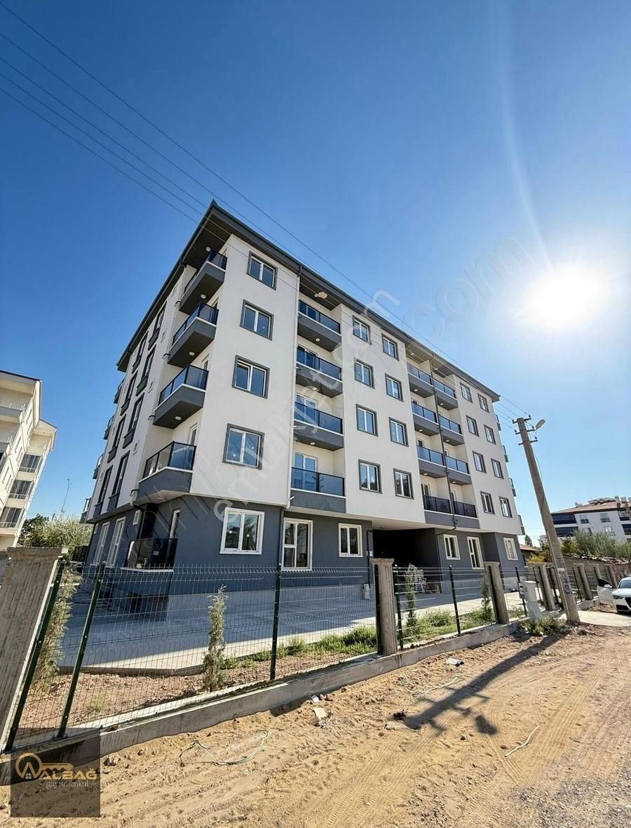 Albağ'dan Makas Civarı Satılık Sıfır 1+1 Geniş Daire
