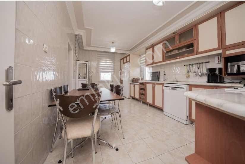 Yukarı Talas'ta Manzaralı Geniş Bahçeli Satılık Villa - Görsel 18