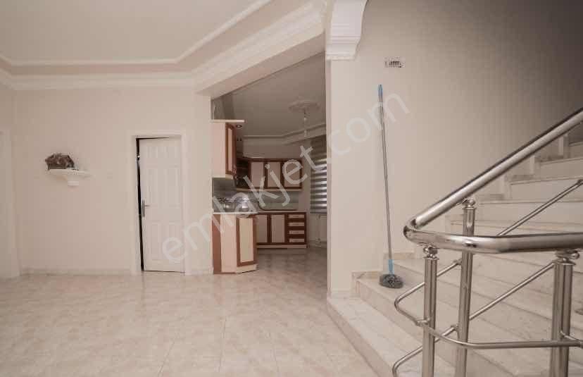 Yukarı Talas'ta Manzaralı Geniş Bahçeli Satılık Villa - Görsel 28