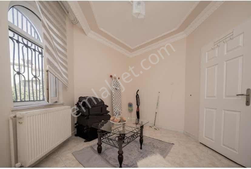 Yukarı Talas'ta Manzaralı Geniş Bahçeli Satılık Villa - Görsel 9