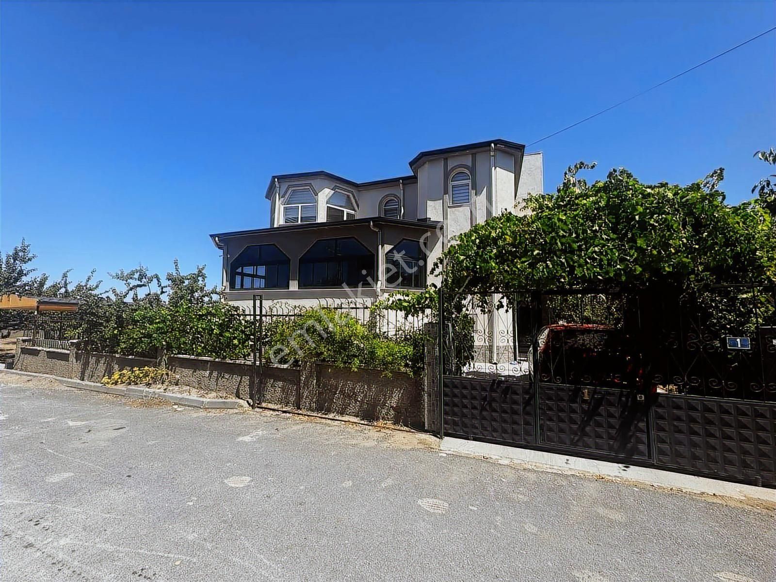 Yukarı Talas'ta Manzaralı Geniş Bahçeli Satılık Villa - Görsel 22