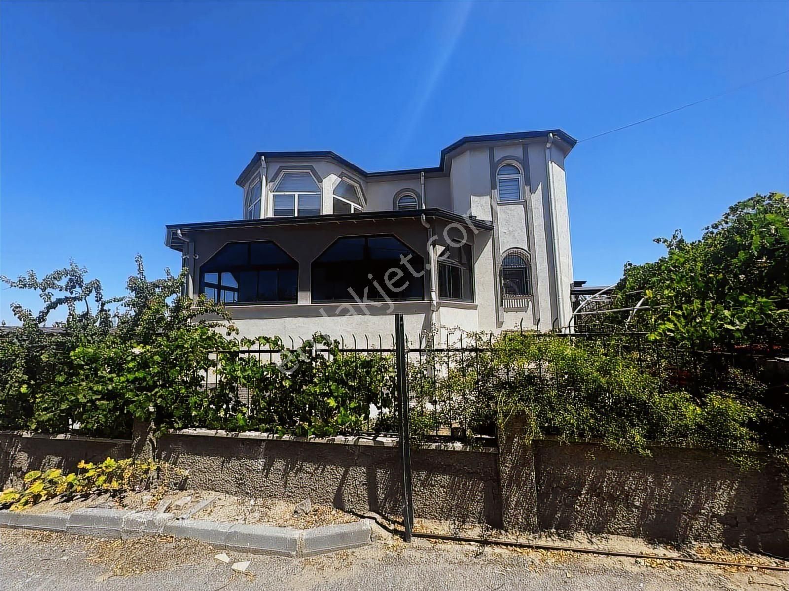 Yukarı Talas'ta Manzaralı Geniş Bahçeli Satılık Villa - Görsel 8