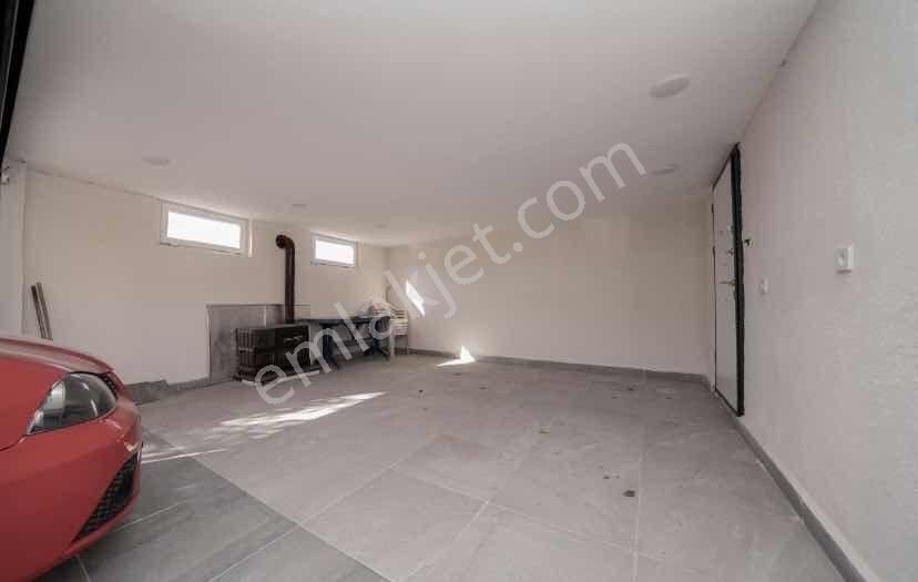 Yukarı Talas'ta Manzaralı Geniş Bahçeli Satılık Villa - Görsel 25