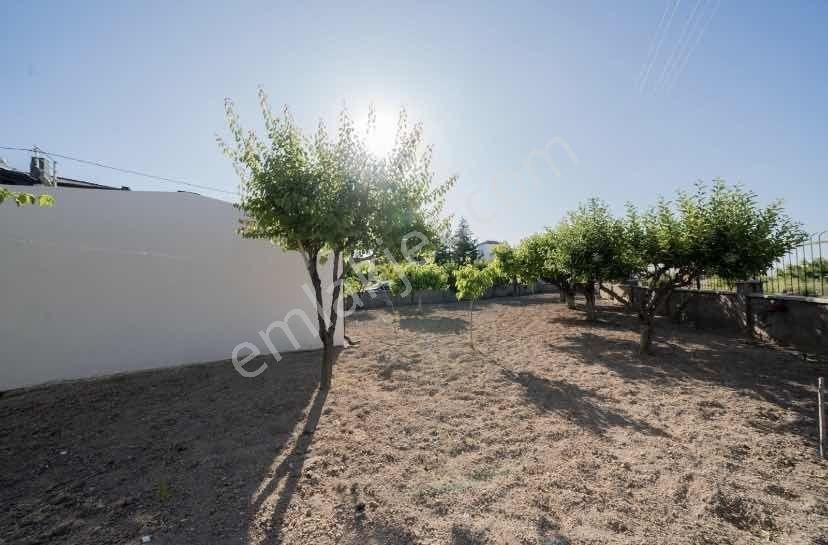 Yukarı Talas'ta Manzaralı Geniş Bahçeli Satılık Villa - Görsel 11