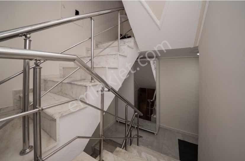 Yukarı Talas'ta Manzaralı Geniş Bahçeli Satılık Villa - Görsel 20