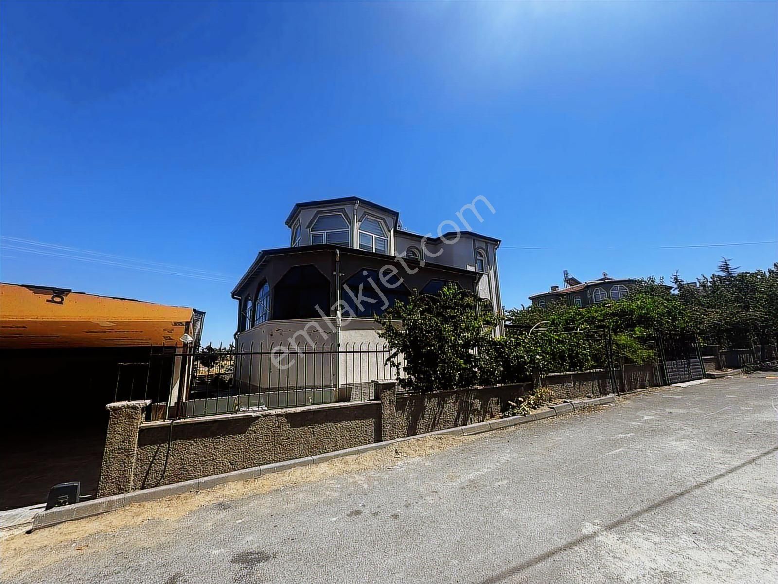 Yukarı Talas'ta Manzaralı Geniş Bahçeli Satılık Villa - Görsel 6