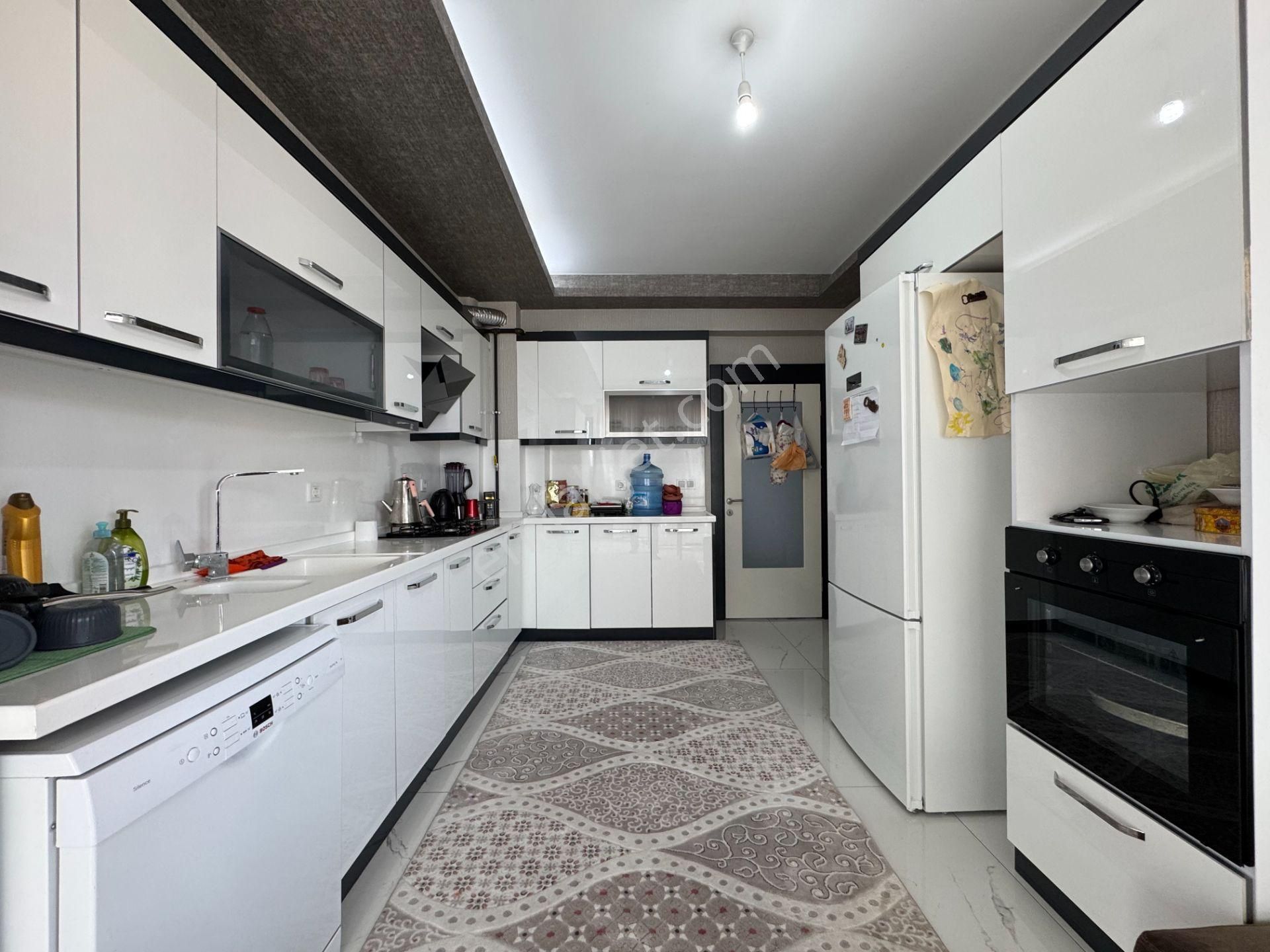 Kalecik Emlak'tan Hastane Bölgesinde Site İçerisinde 3.kat 4+1 Daire