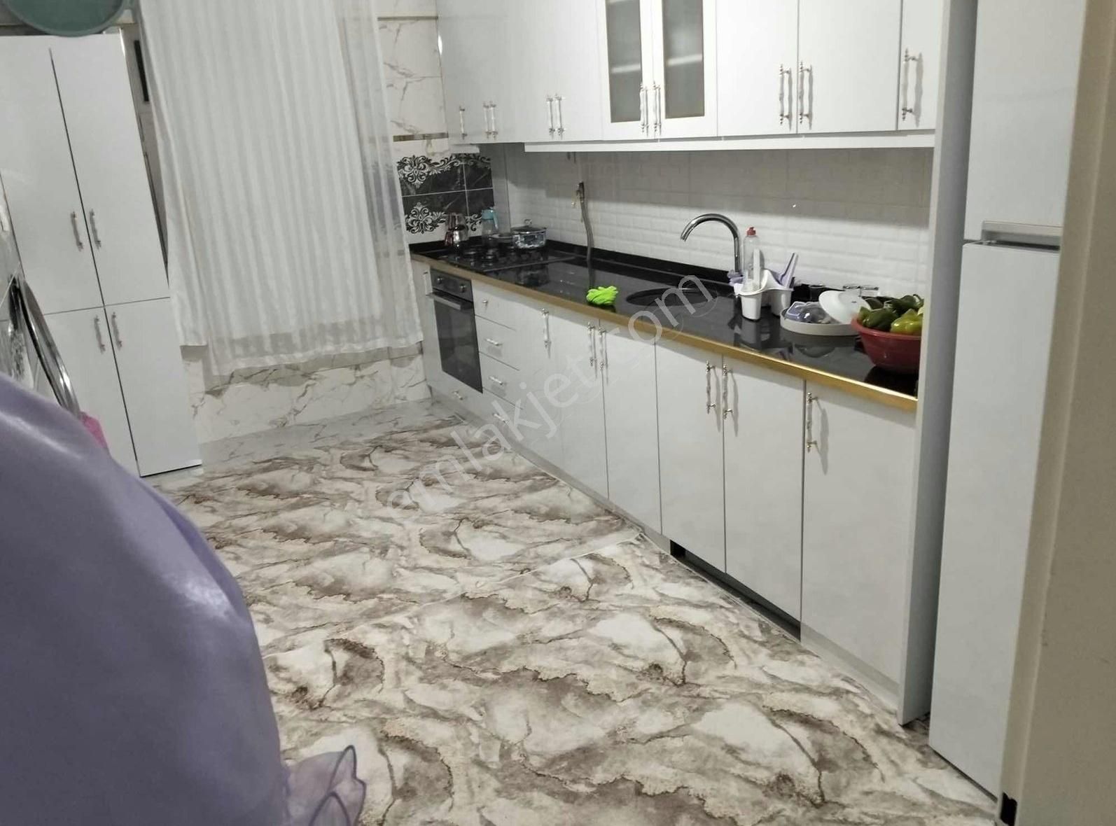 Urfa Yolu Üstü Yıldızlar Üç Apartmanı Satılık 3 + 1 Daire Mevcut
