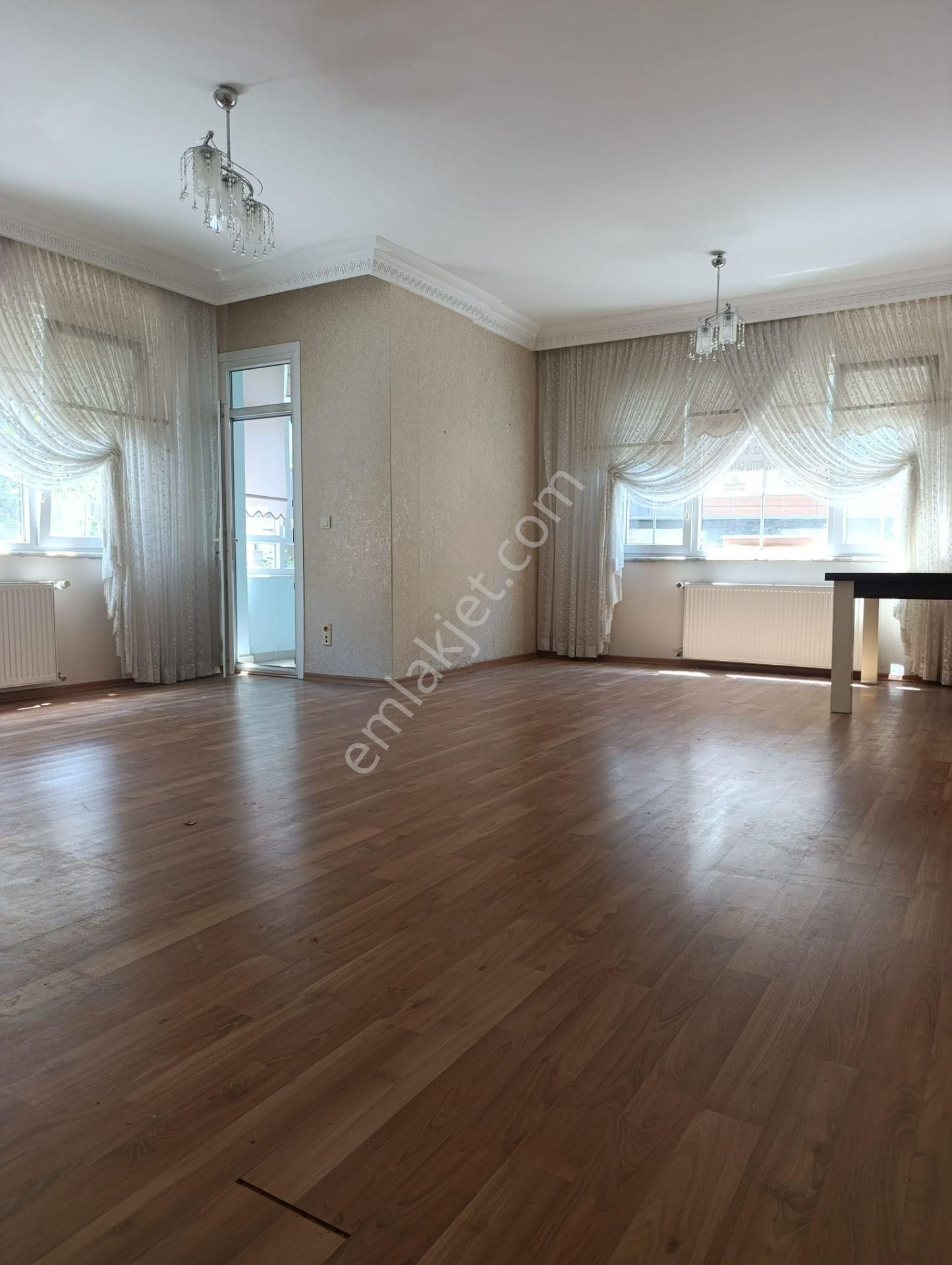 Bahçelievler Basın Sitesınde 160m2 1.kat Otoparklı 34 Yıllık Bınada Kentsel Dönüsüm Yoktur