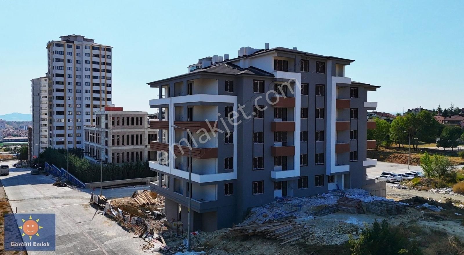 Garanti Emlaktan / Millet Bahçesi Yanı / Satılık / Daireler