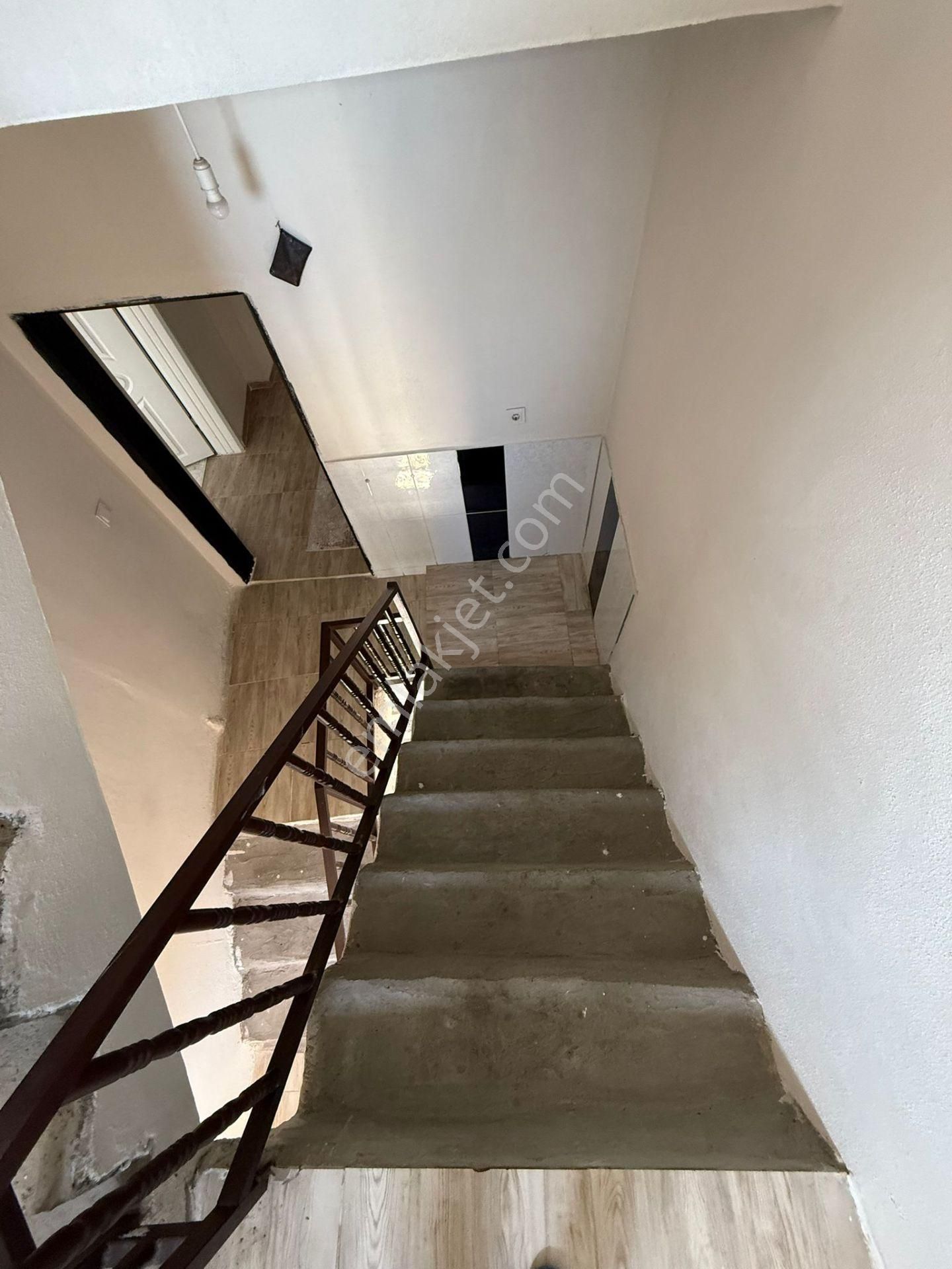 Peyas Mah. Satılık İki Katlı Ev - Görsel 2