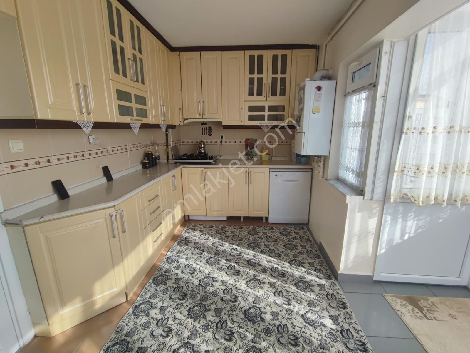 Sincan Plevnede Katta Geniş Yapılı 3+1 Trene Caddeye Yakın Konumda Daire!!!! - Görsel 4