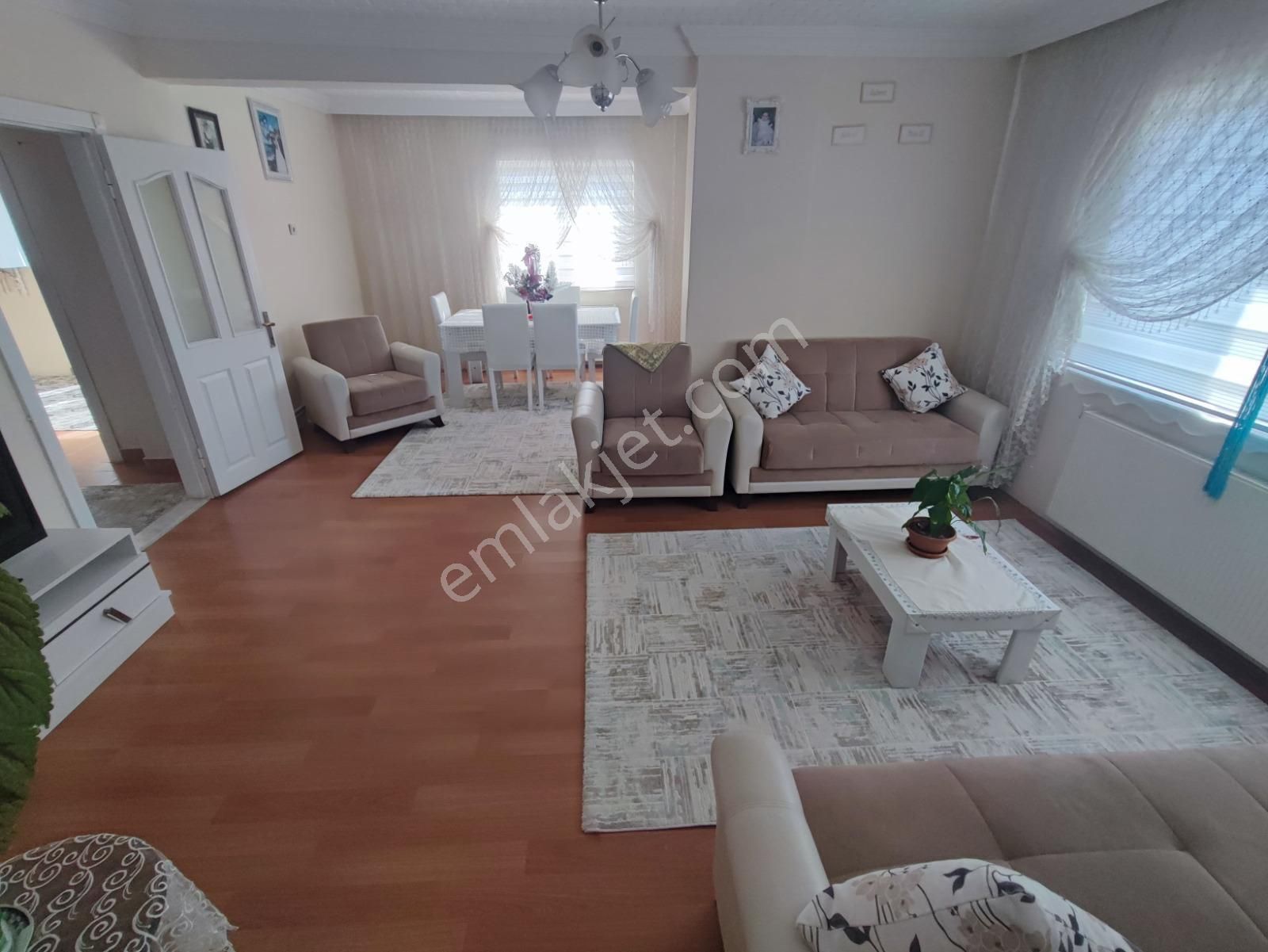 Sincan Plevnede Katta Geniş Yapılı 3+1 Trene Caddeye Yakın Konumda Daire!!!! - Görsel 7