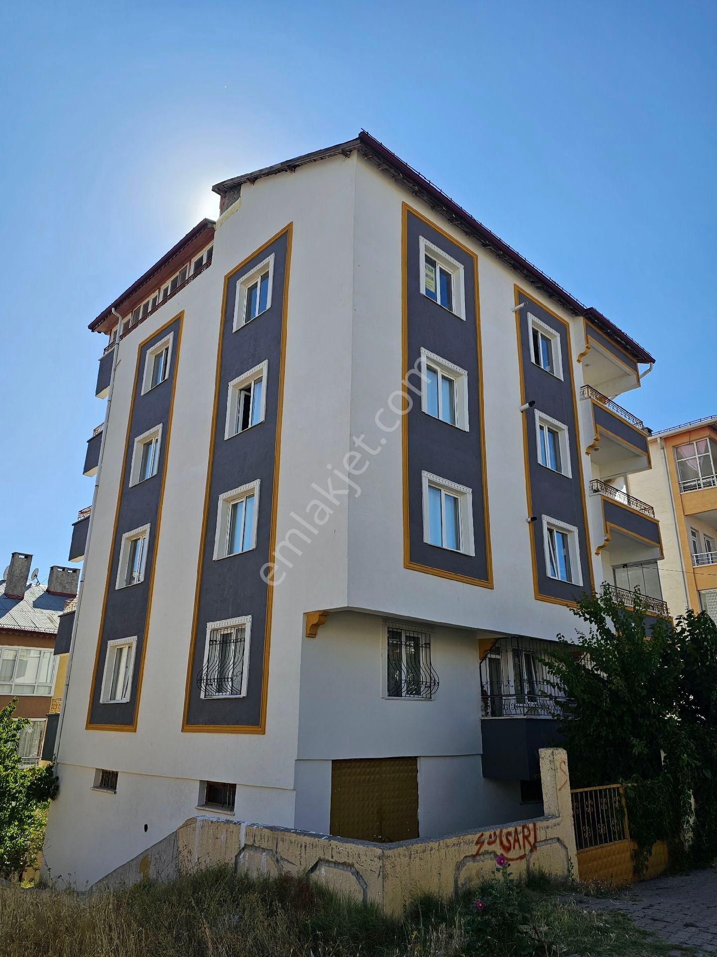 Sivas Yıldız Gayrimenkul'den Tuzlugöl Mah. Masrafsız 5+1 Dublex Satılık Daire !