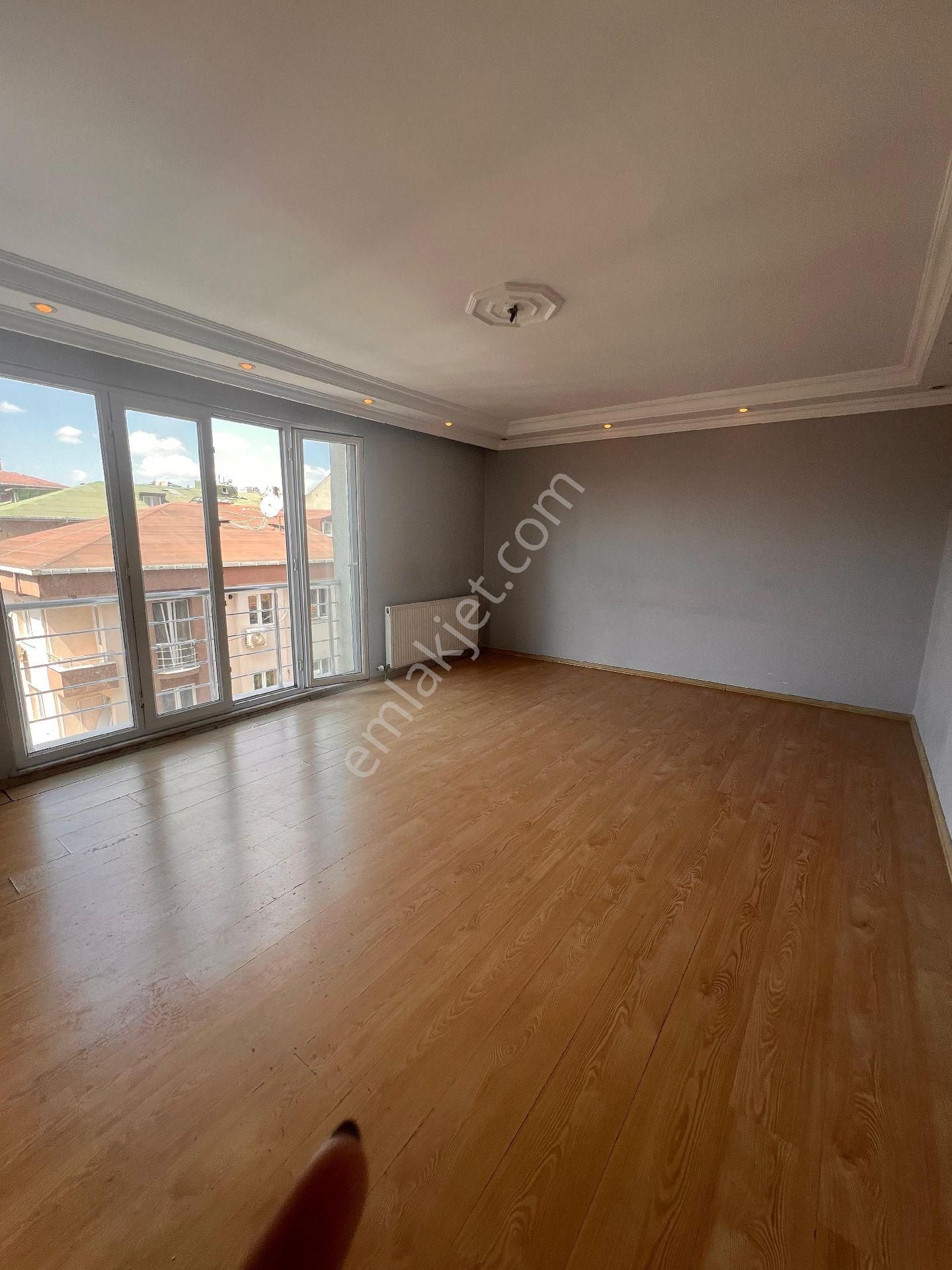 Ümraniye Armağanevler Ortanca Sokak Tek Blok Lu Site Acık Otopark Kiralık Daire Ev Ulaşım Önünden Ge