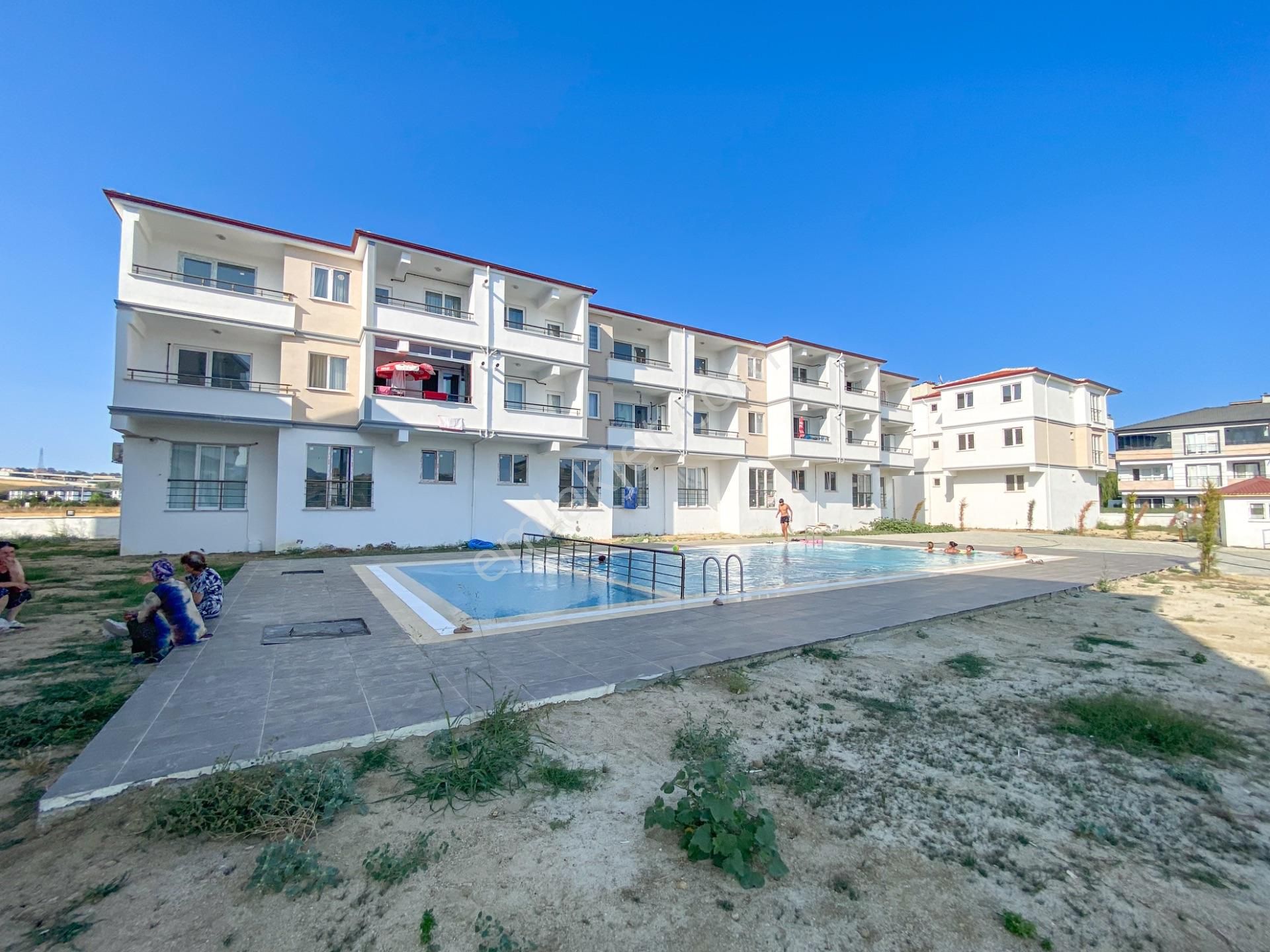 Kumbağ'da Havuzlu Site İçerisinde Eşyalı Kiralık 1+1 Daire