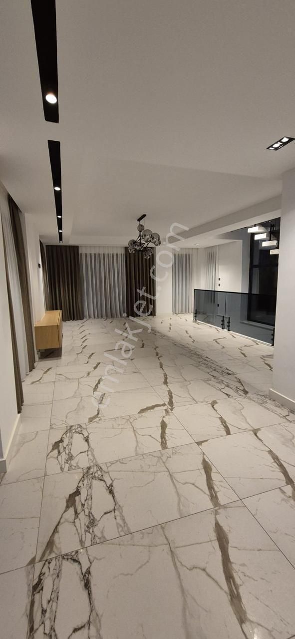 Çamyuva 'da Havuzlu Kapalı Otoparklı 4+1 Triplex Villa - Görsel 14