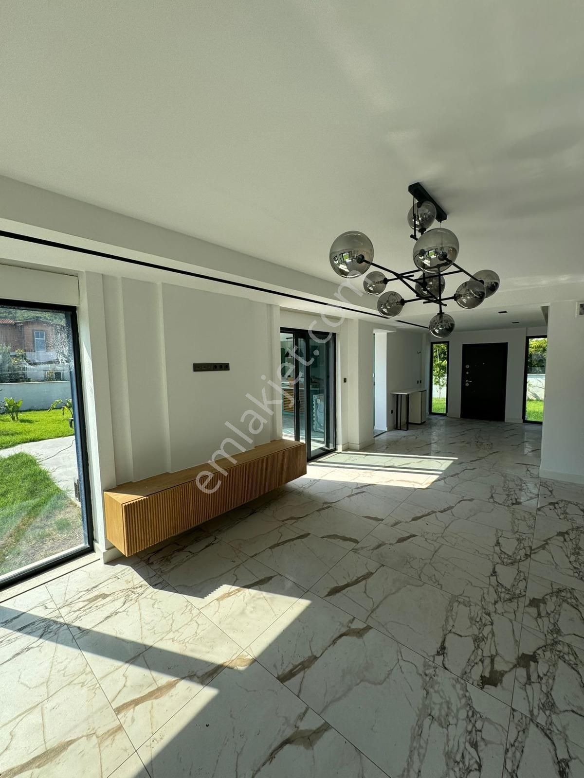 Çamyuva 'da Havuzlu Kapalı Otoparklı 4+1 Triplex Villa - Görsel 4