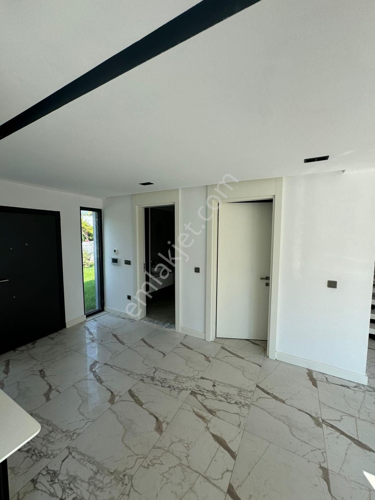 Çamyuva 'da Havuzlu Kapalı Otoparklı 4+1 Triplex Villa - Görsel 23