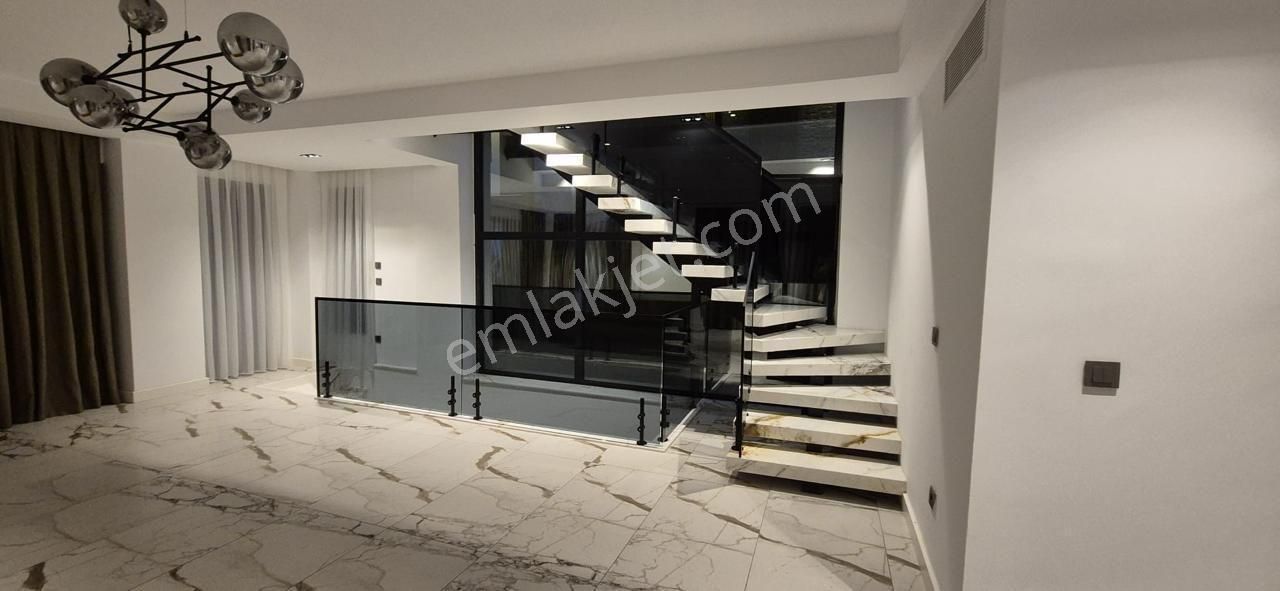 Çamyuva 'da Havuzlu Kapalı Otoparklı 4+1 Triplex Villa - Görsel 5