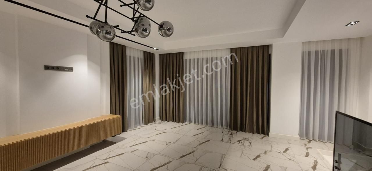 Çamyuva 'da Havuzlu Kapalı Otoparklı 4+1 Triplex Villa - Görsel 7