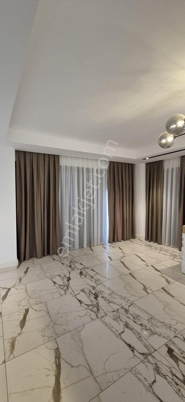 Çamyuva 'da Havuzlu Kapalı Otoparklı 4+1 Triplex Villa - Görsel 8
