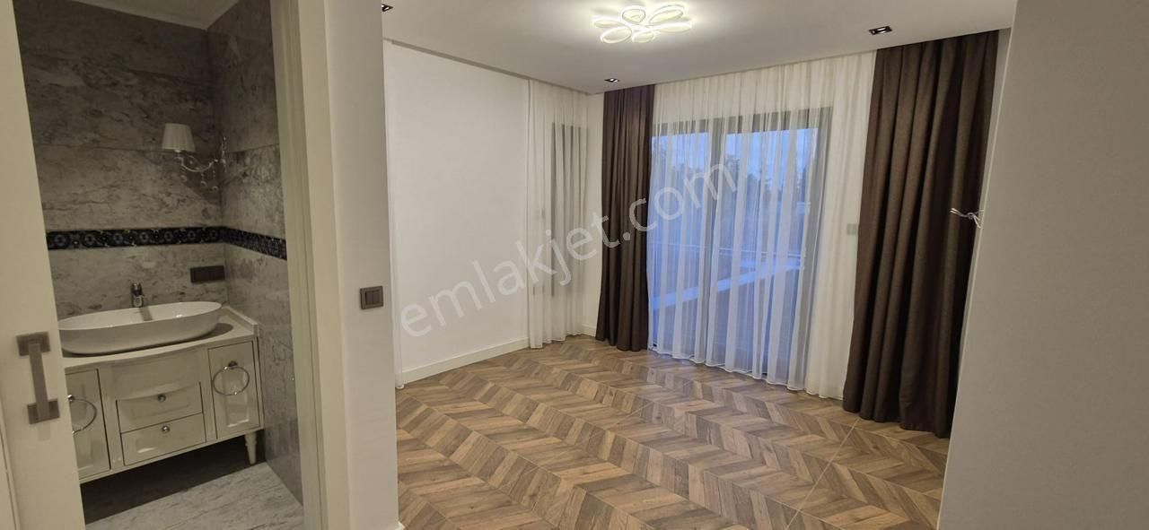 Çamyuva 'da Havuzlu Kapalı Otoparklı 4+1 Triplex Villa - Görsel 11