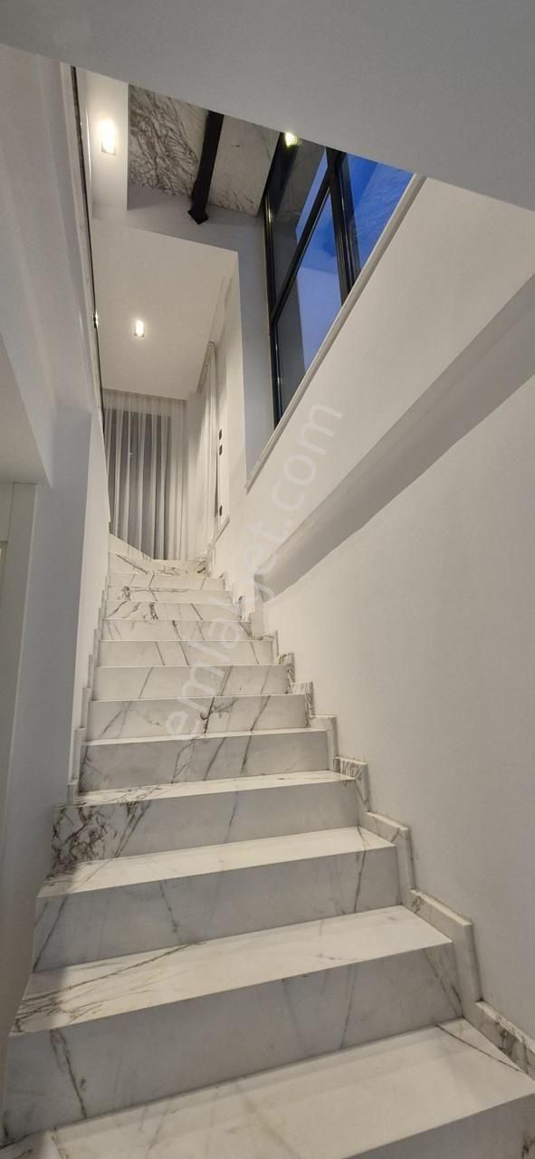 Çamyuva 'da Havuzlu Kapalı Otoparklı 4+1 Triplex Villa - Görsel 9