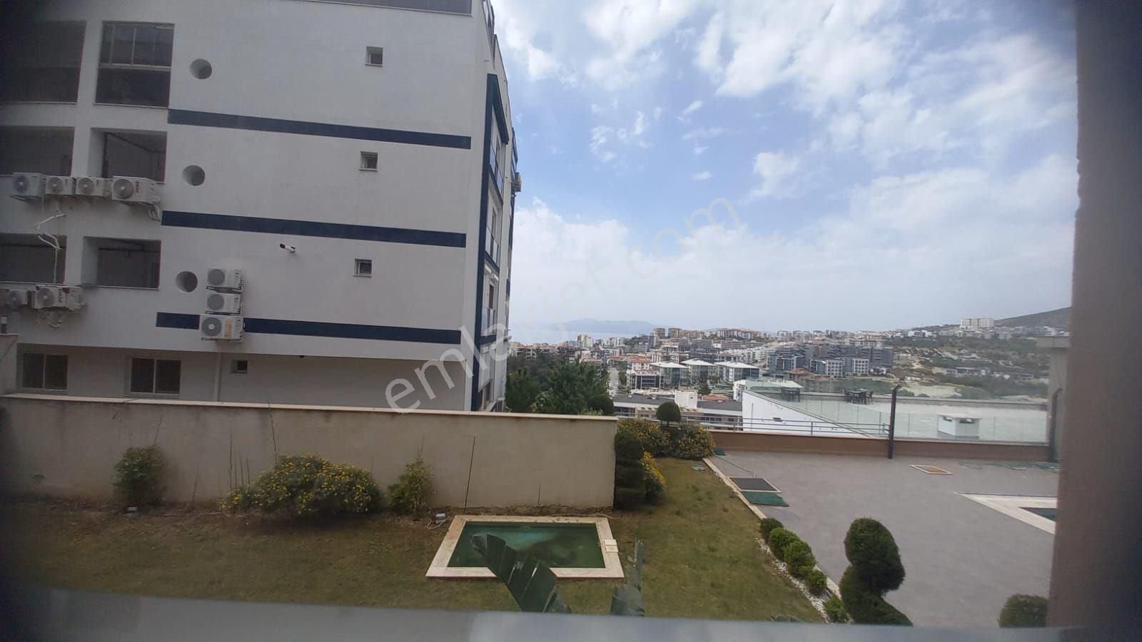 Kuşadasında Kısmi Deniz Manzaralı Satılık 3+1 Daire