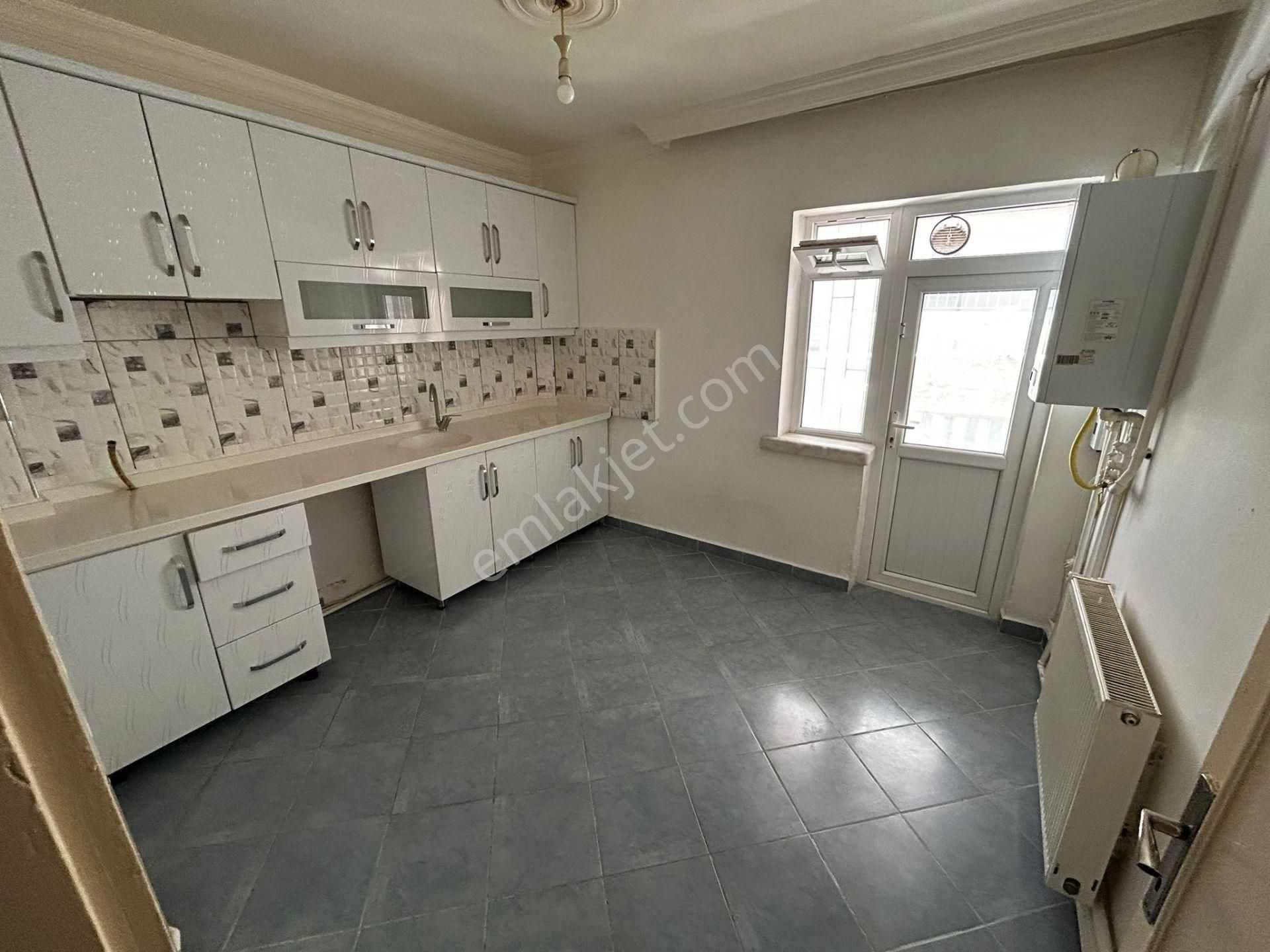 Kiralık Daire Pınarbaşı Mah Hastanelere Okullara Yakın 2+1 Yapılı