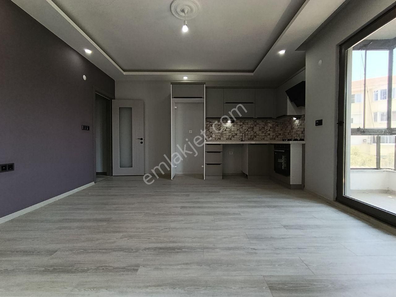 Altınkumda Doğalgazlı Asansörlü Cam Balkonlu Ön Cephe Sıfır 1+1
