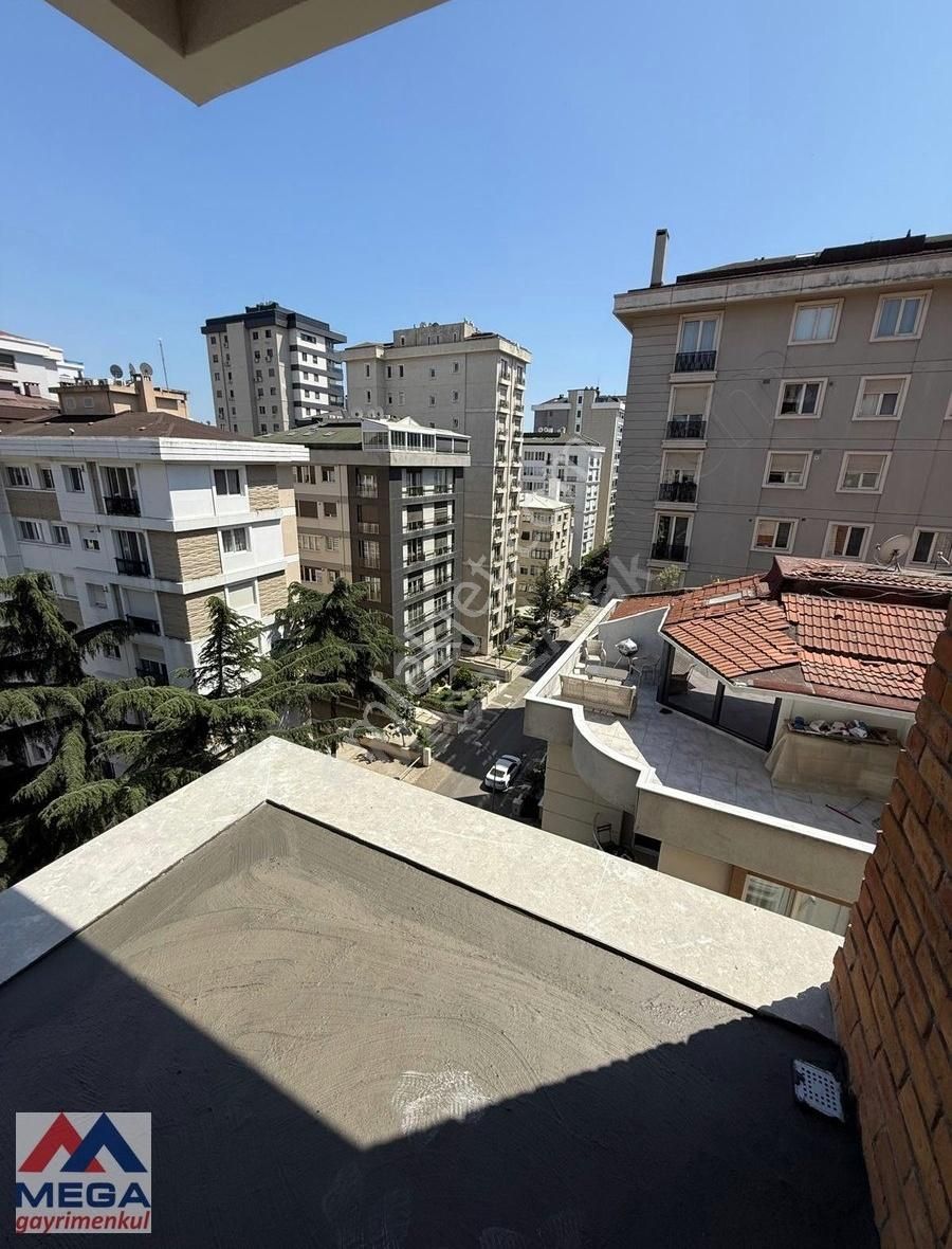 Caddebostan'da Kullanışlı,kısmi Deniz Manzaralı,balkonlu 3+1 - Görsel 5