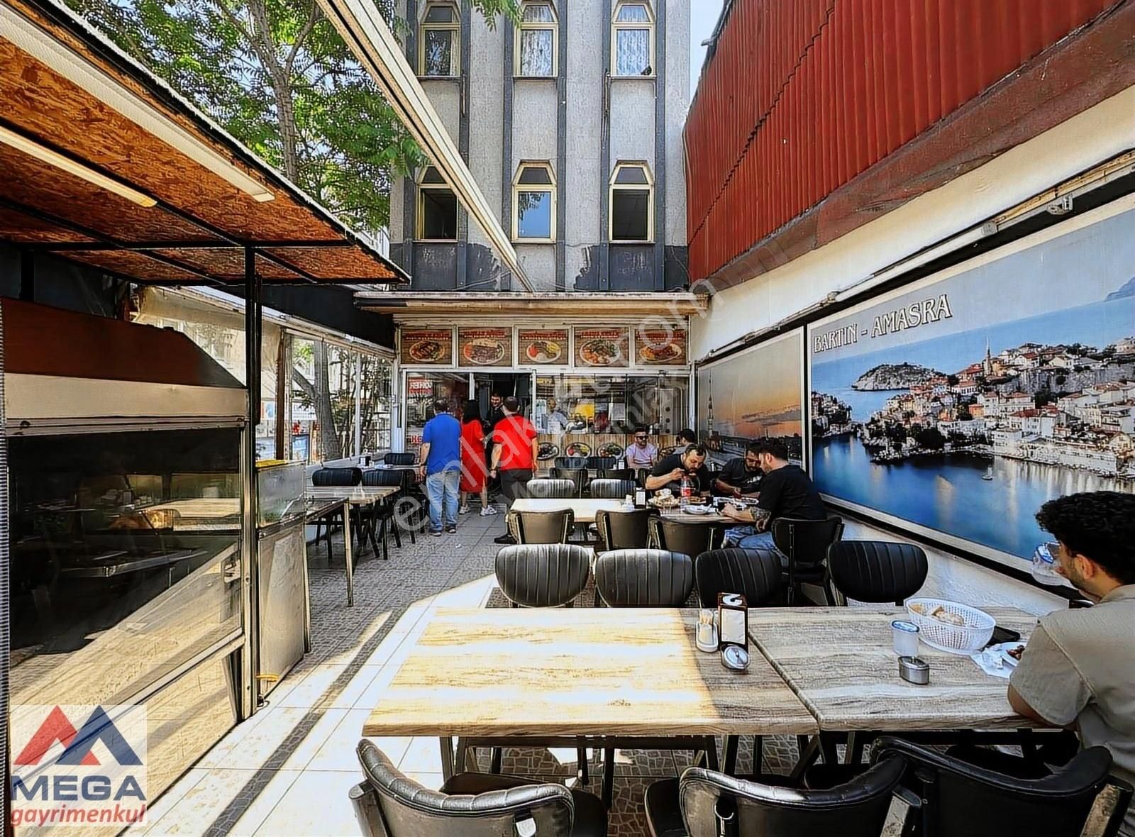 Hasanpaşa Cadde Üstü Bacalı Ön Kullanımlı Dükkan