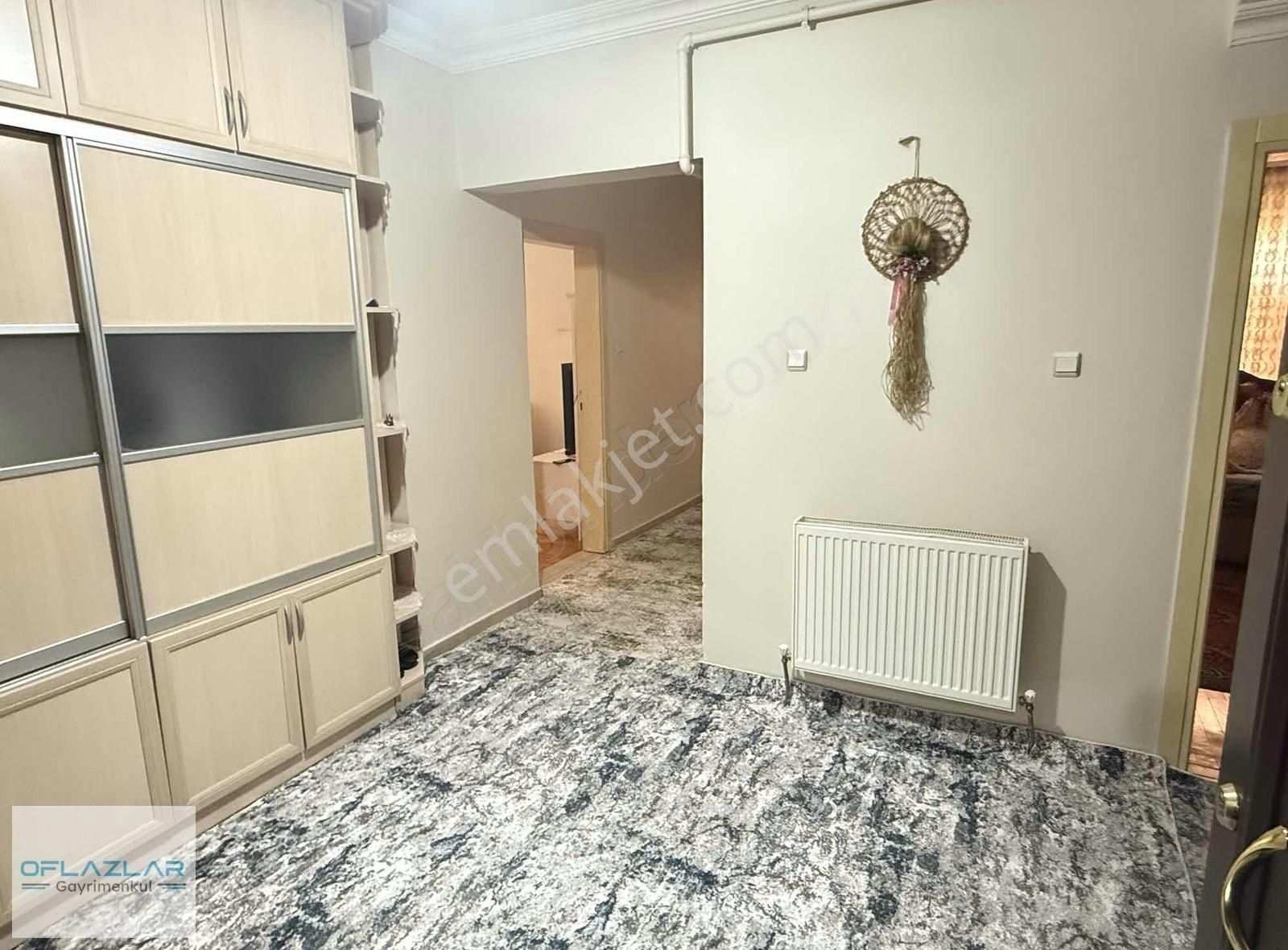 Oflazlar'dan Araplar Cd. Yakını 3+1 Çok Geniş Bakımlı Kiracılı