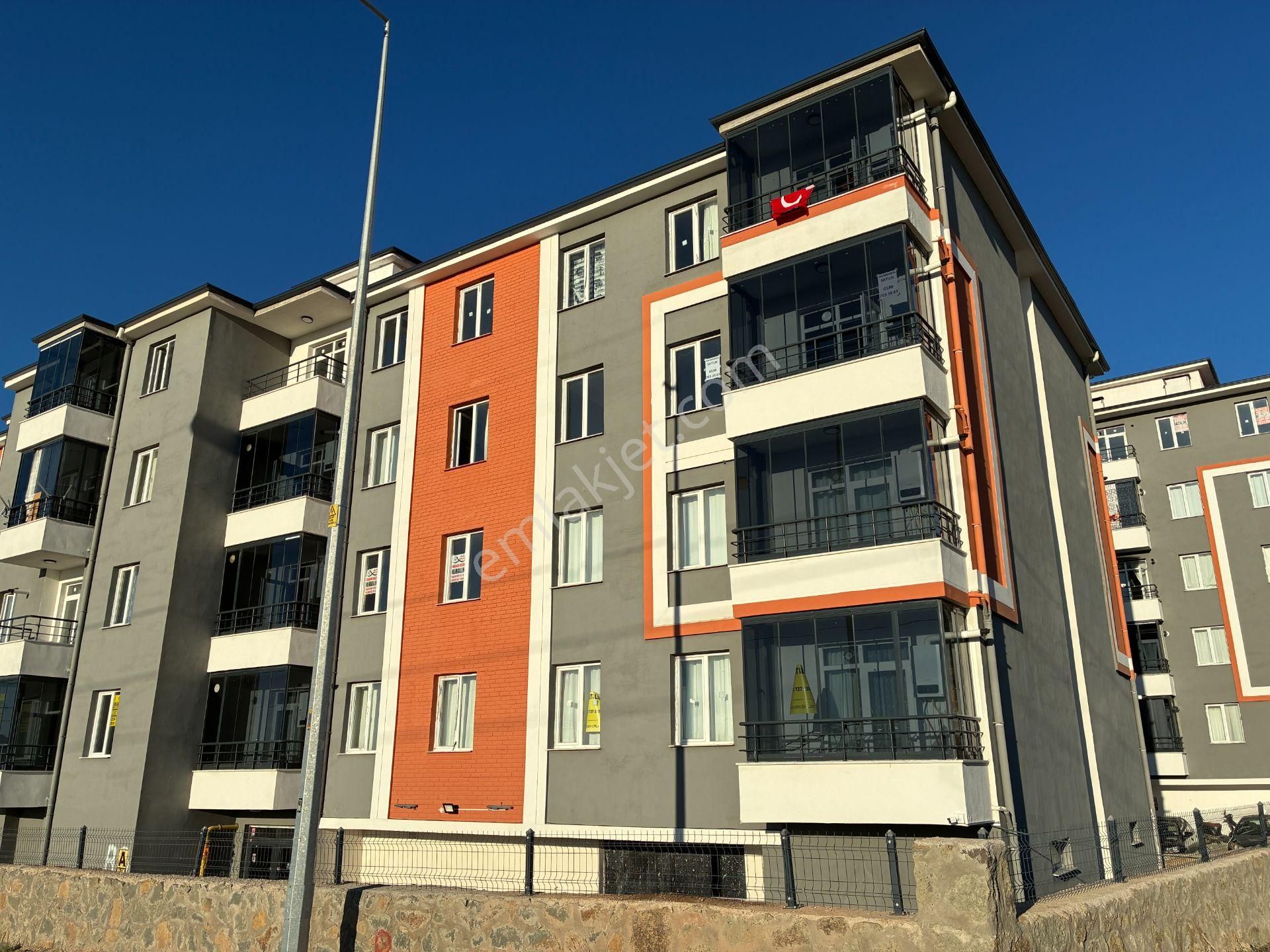 Üniversite Yolu Üzerinde 2+1 Satılık Daire **sahibinden