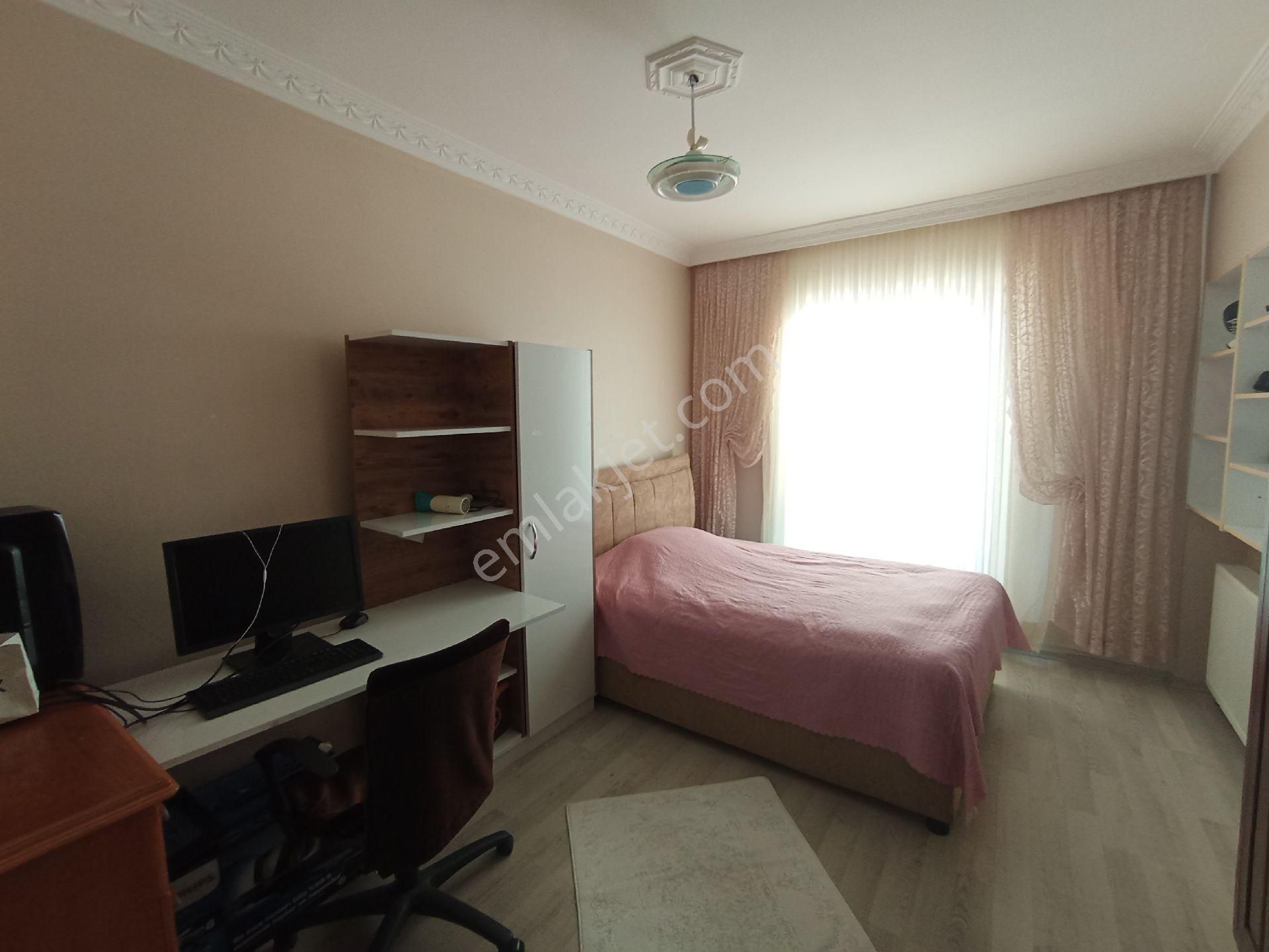 Hazer'den Nasrullah Camii Ve Karakecili Caddesine Kısa Mesafede G.b. Cephe Bakımlı Kiralık 3+1