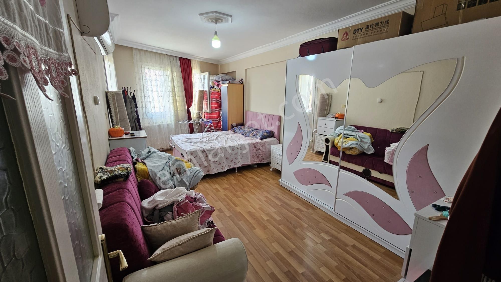 Acill Buca Yaylacık Mah.de Başarı Caddesi Üzerinde 2+1 90m2 Dgazlı Ayrı Mutfak Merkezi Konumda Daire