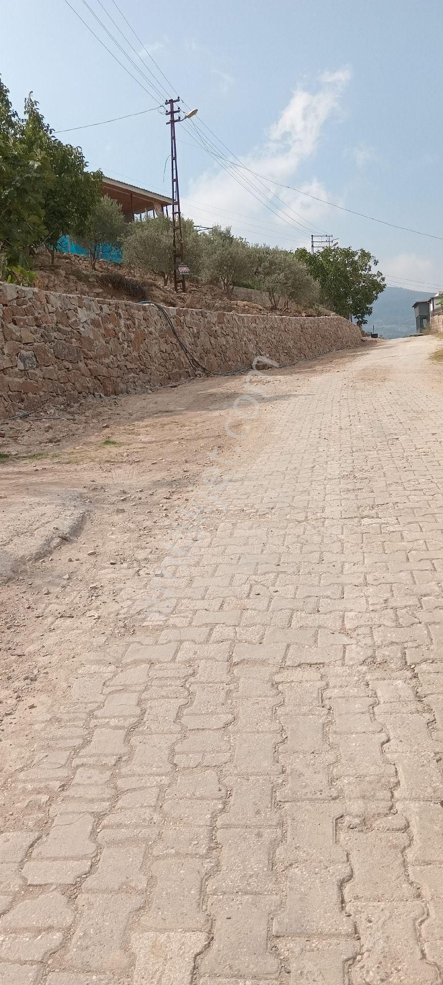 Çamlıca Villaların Yanında Arsa