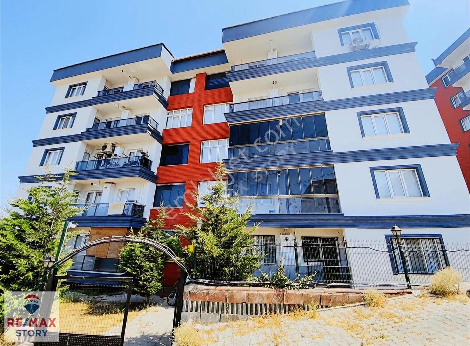 Acil ! Çayırova Şekerpınar Mah. Gold City'de 3+1 Satılık Daire