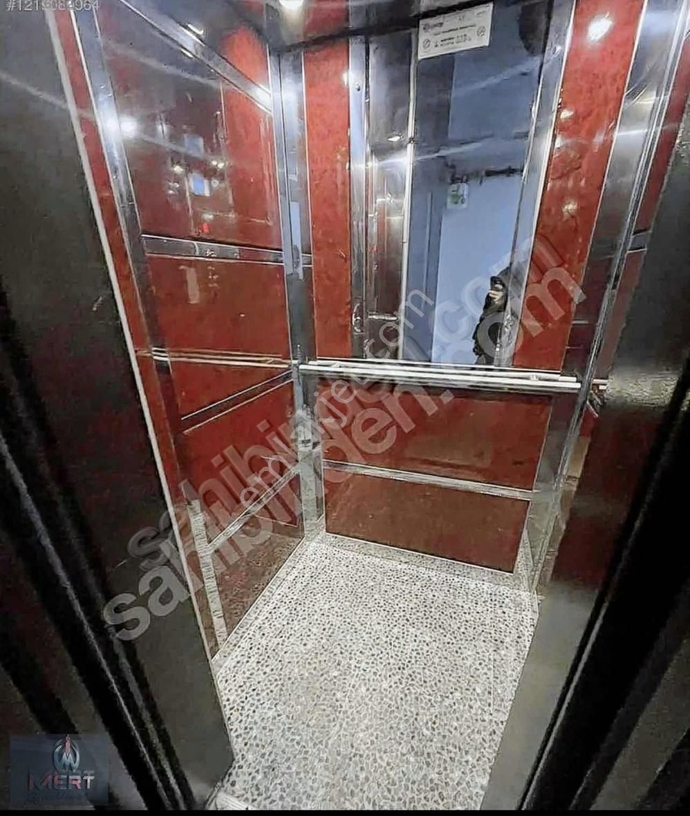 Çekmeköy Şahinbey Caddesi Üzerinde Kiralık Ofis Katı