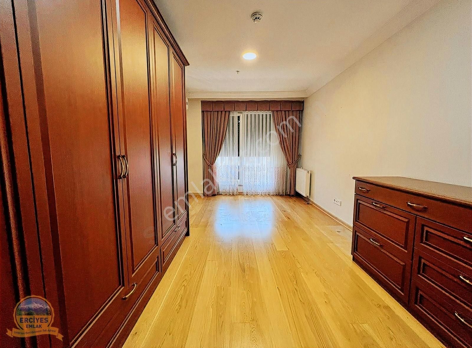 Erciyesden Erenköyde 3+1 Balkonlu 7/24 Güvenlikli, Ebeveyn Banyo