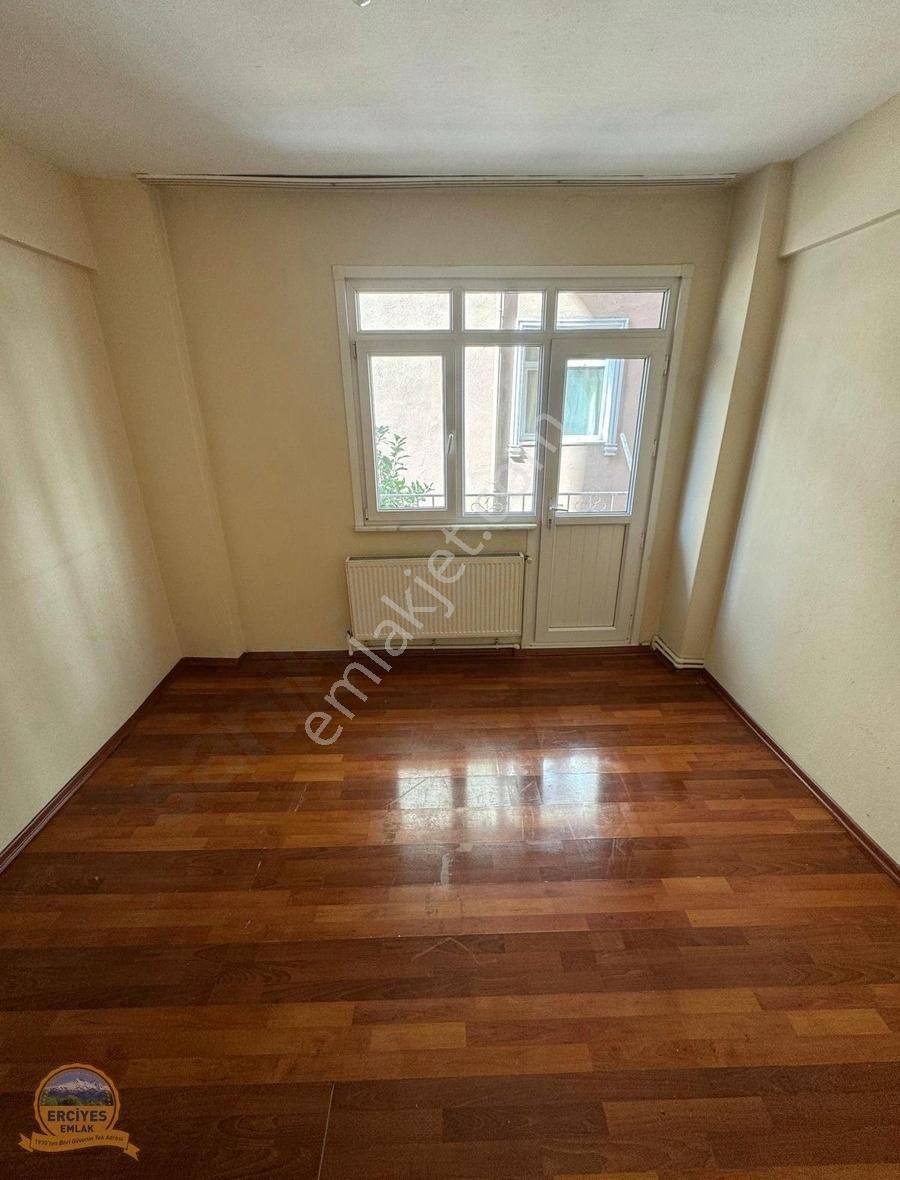 Erciyes'den Pendik Kaynarcada 3+1 Kombili, Balkonlu