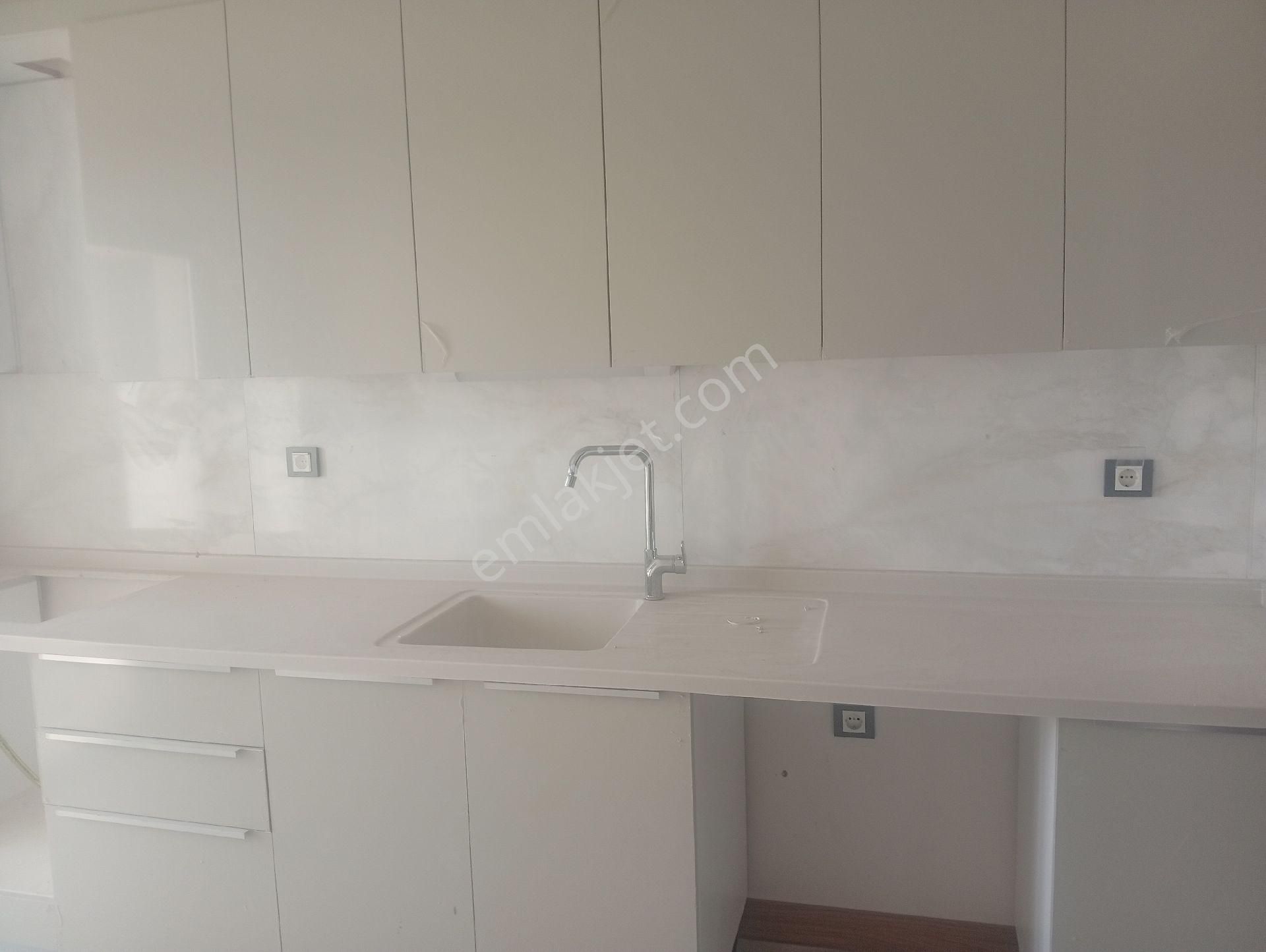 Hakem Emlak'tan Göztepe Tokilerde Kiralık 3+1 Daire
