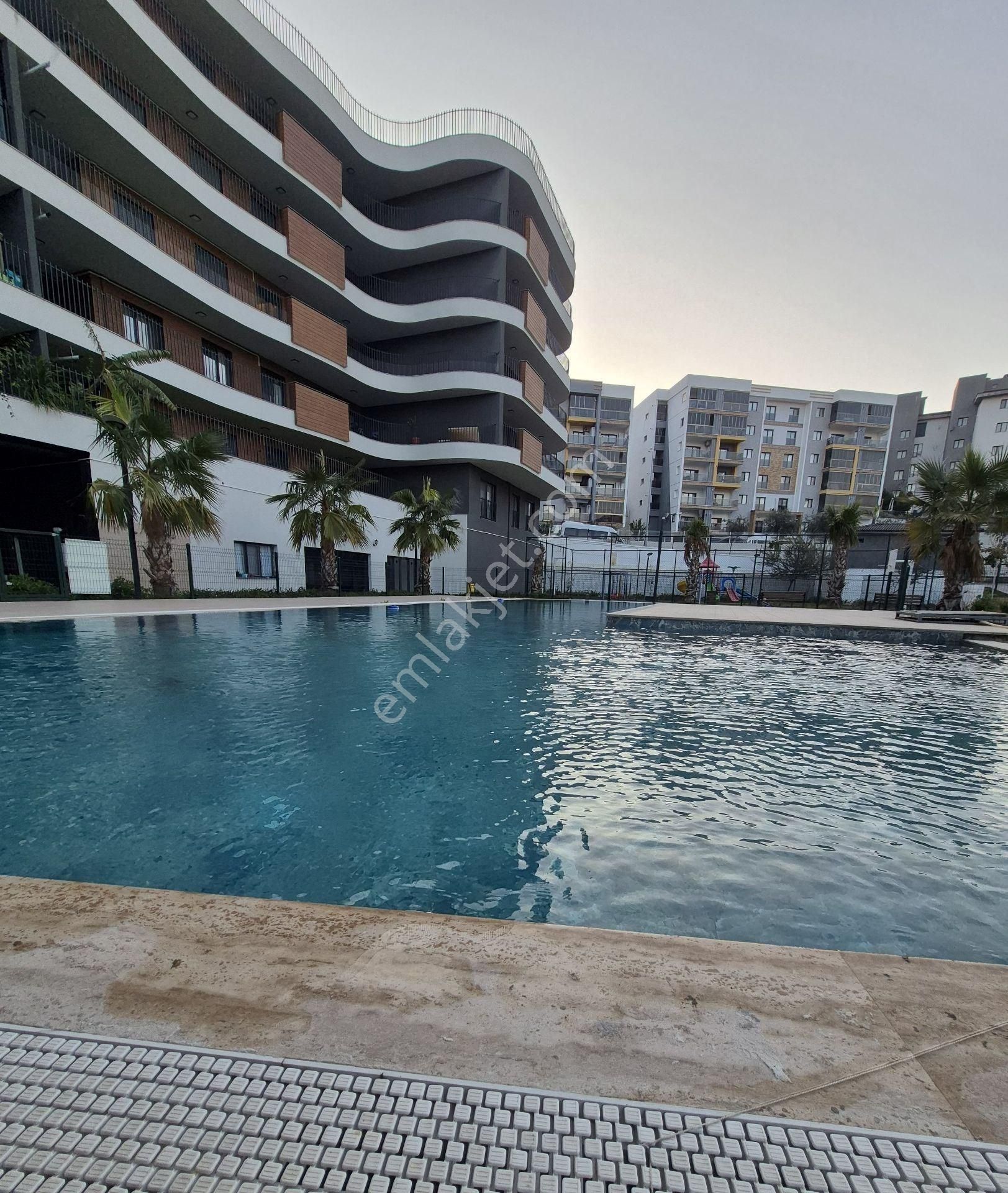 Kuşadası'nda Konforlu Yaşayabileceğiniz, Havuzlu, Rezidans Daire - Görsel 2