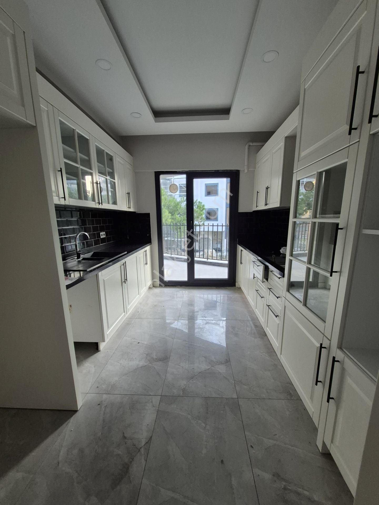 Kuşadası'nda Konforlu Yaşayabileceğiniz, Havuzlu, Rezidans Daire - Görsel 23