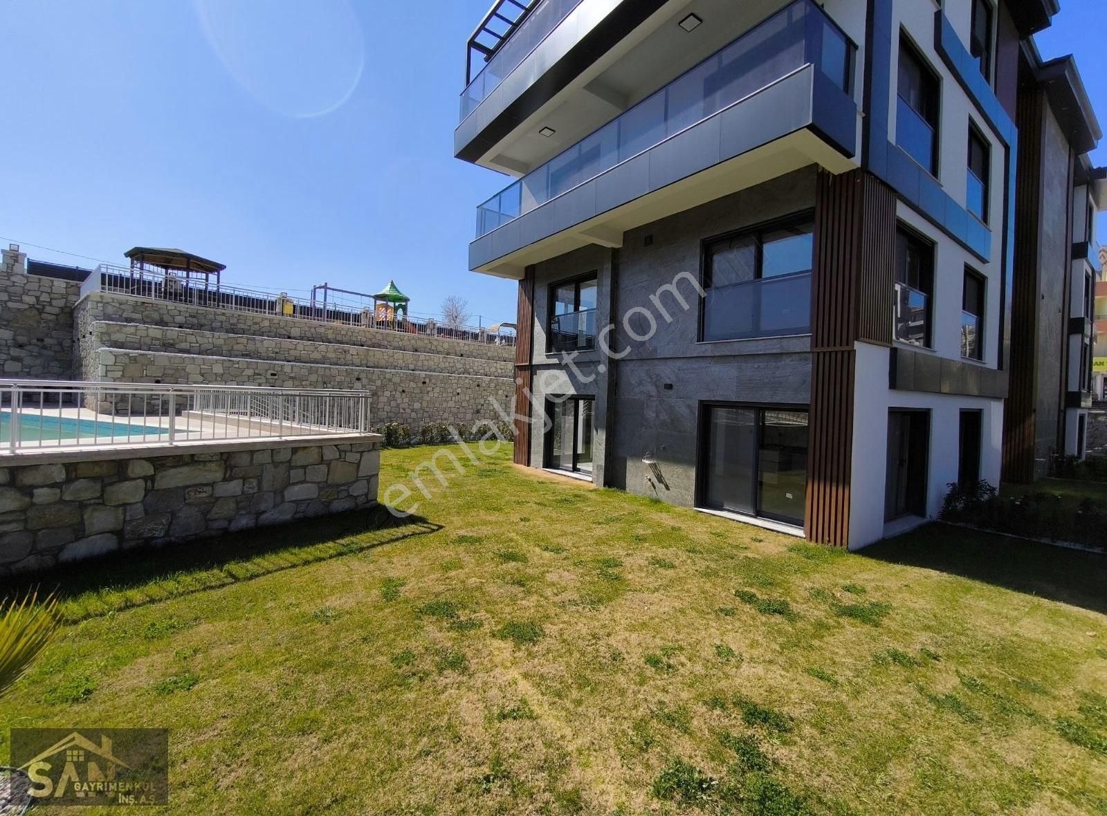 Urla Merkezde Havuzlu Site İçinde Sıfır Kiralık Ultra Lüks Daire