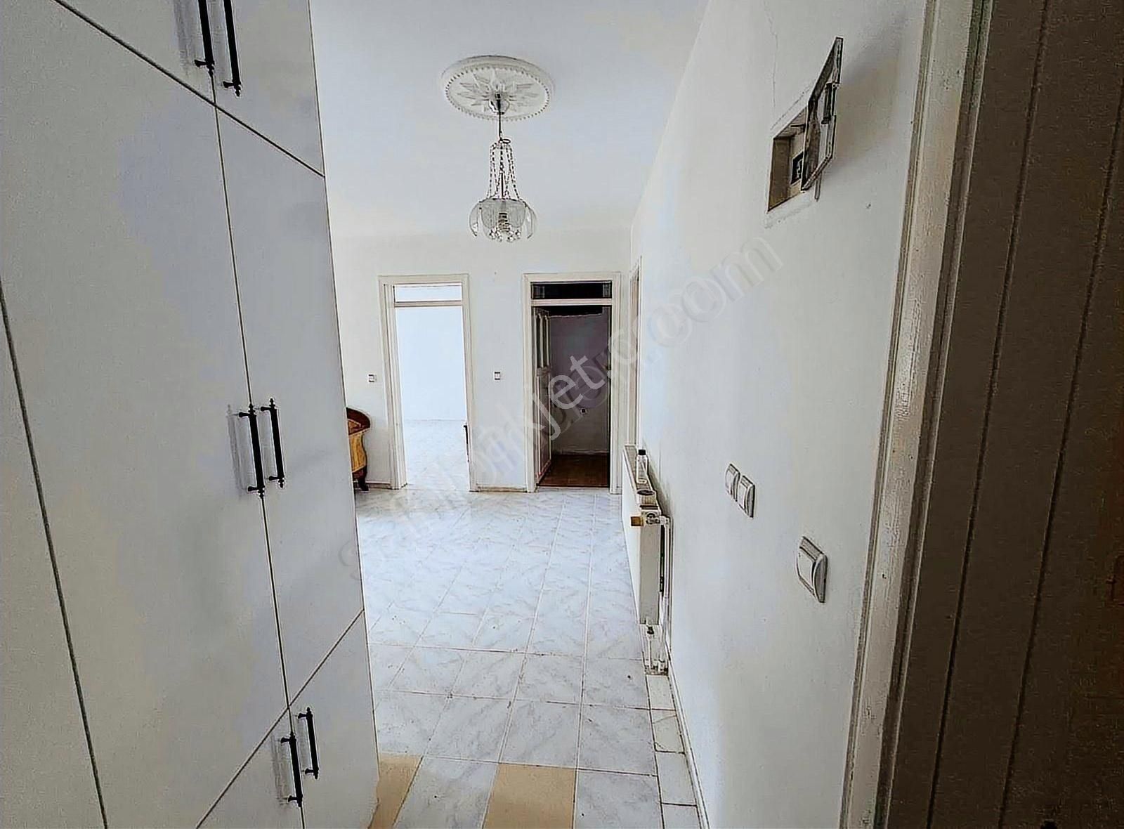 Arslantürk'den Beyazlar Mahallesinde Bakımlı Kiralık 3+1 Daire